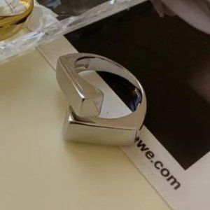 Women's ring in silver color, with adjustable size